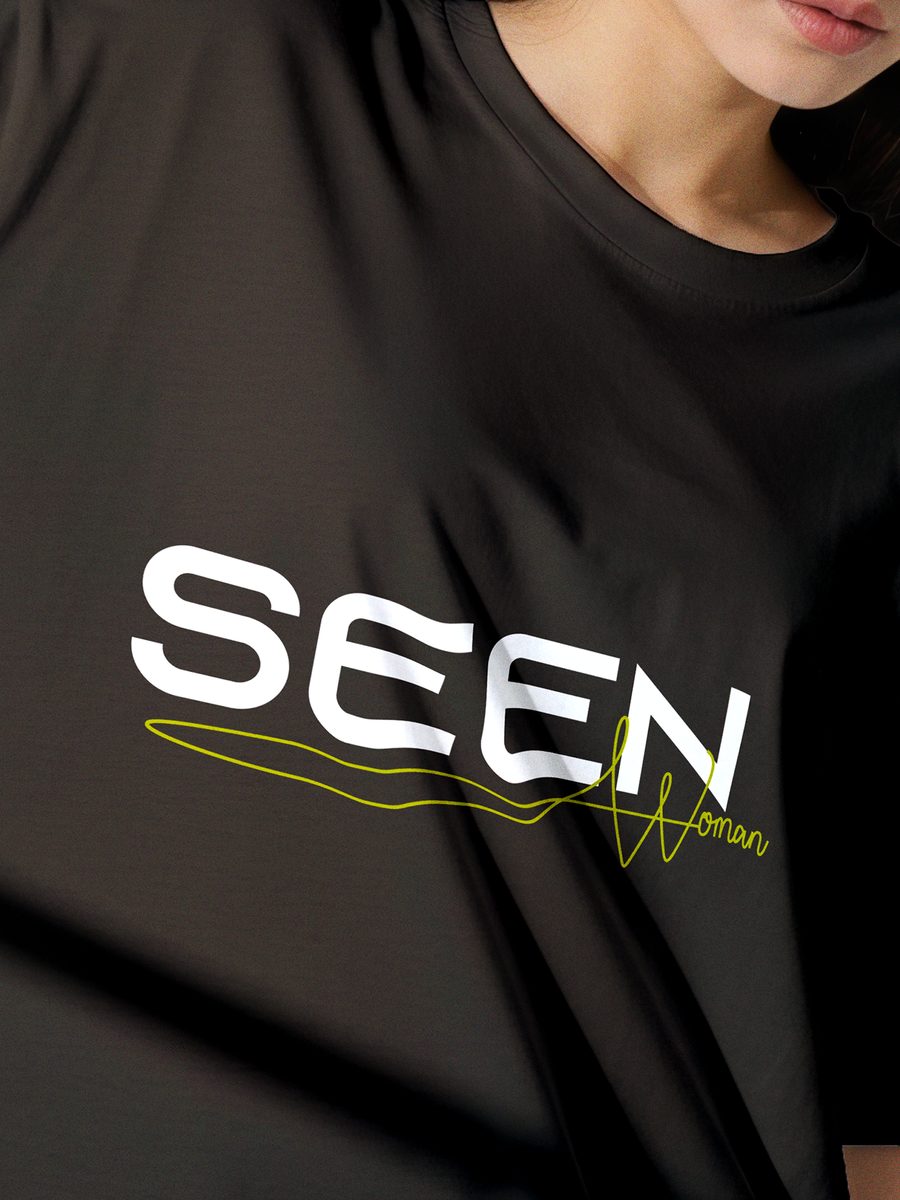 Signature SEEN tee in charcoal